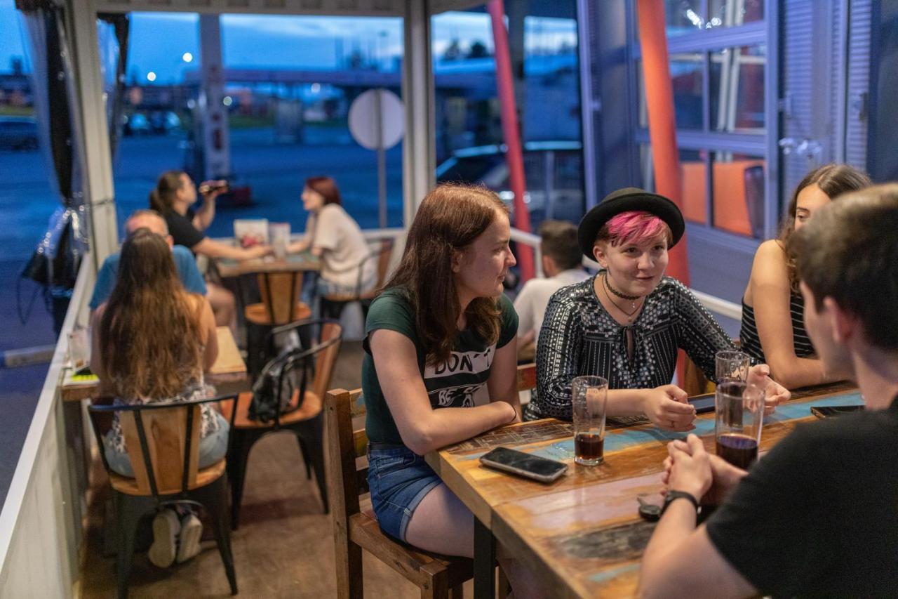 Fairsleep Avia Motel Gmuend Exteriör bild